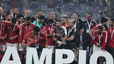 بعثة الأهلي تغادر الإمارات بعد التتويج باللقب رقم 12