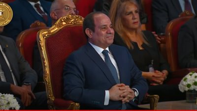 بقالي 7 سنين في الشغلانة دى.. الرئيس السيسي يطالب بسرعة انجاز هذه الصناعات