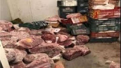 شرطة التموين تشن حملة أمنية وتضبط طن سجق غير صالح للاستخدام