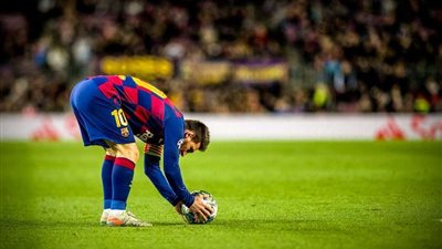 ميسي يقود برشلونة لاكتساح ألافيس بخماسية (شرفية) بالدوري الإسباني