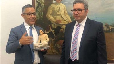 السفير المصري في فنزويلا يلتقي وزير الثقافة الفنزويلي