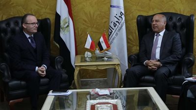 وزير النقل يبحث مع السفير التشيكي بالقاهرة التعاون في رفع كفاءة جرارات السكك الحديدية