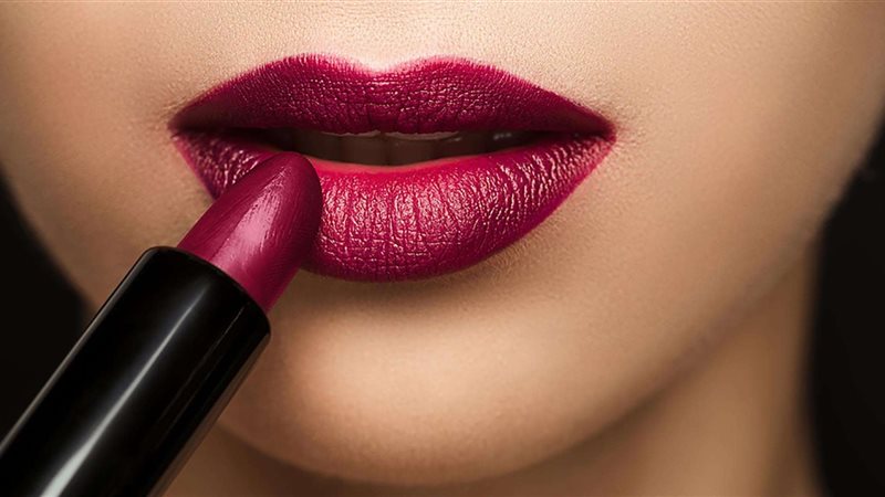 صيحات أحمر الشفاه