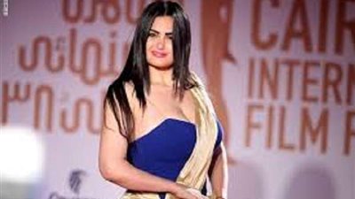 بالكمامة.. سما المصري تصل للمحكمة لحضور ثاني جلسات محاكمتها