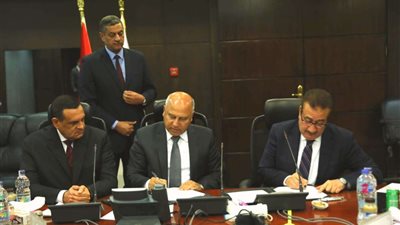 كامل الوزير ومحافظ المنوفية يوقعان بروتوكول تعاون لطرح مشروع مرفق النقل الداخلي