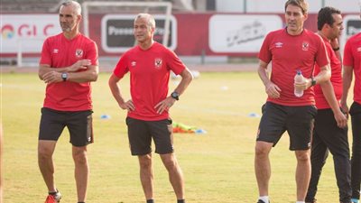 فايلر يجتمع بمعاونيه.. وجلسة سريعة بين سيزا وصبحي