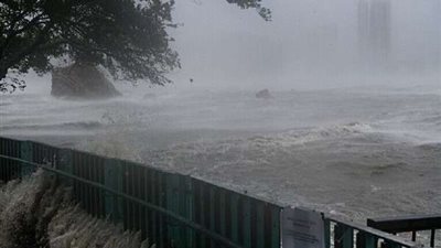 تفجير جزئي لسد على نهر 