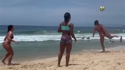 أزمة في الساحل الشمالي بسبب المايوه الشرعي (فيديو)