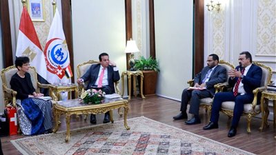 وزير الصحة يبحث توسيع التعاون مع الجانب السويسري بمجال وحدات فرم وتعقيم النفايات الطبية