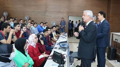 «مبارك» يتابع جولاته التفقدية لسير العمل بجامعة المنوفية الأهلية