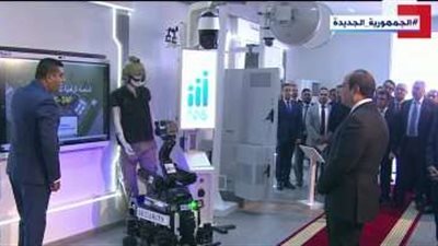 الرئيس السيسي يتفقد مركز التحكم المركزى للشبكة الوطنية للطوارئ والسلامة العامة