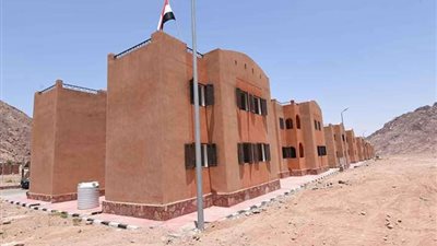 رئيس الوزراء يتفقد وحدات الإسكان الاجتماعي والبيوت البدوية بسانت كاترين