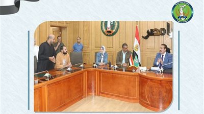 عقب جولته الميدانية بأشمون.. محافظ المنوفية يلتقي أهالي قرية النعناعية لبحث مطالبهم