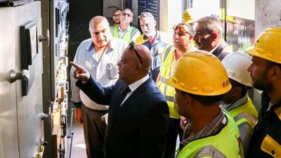 رئيس ميناء دمياط يجرى جولة تفقدية لمتابعة مشروعات تطوير الميناء