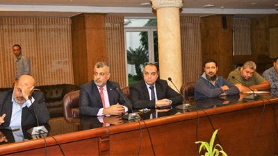 محافظ الغربية يعقد اجتماع مع كبار تجار المواد الغذائية