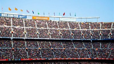 برشلونة يضع صور 46 ألف مشجع على واجهة كامب نو