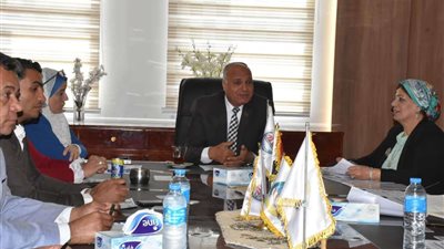 رئيس جامعة مدينة السادات يعقد اجتماعا بمجلس إدارة وحدة المعامل والأجهزة العلمية