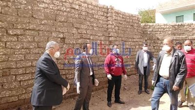 نائب محافظ المنيا يراجع تراخيص البناء بمنطقتي دماريس وحي وسط