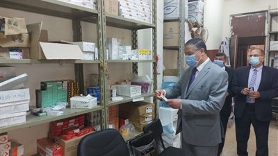 رئيس جامعة بنها يتفقد الامتحانات بالمعهد الفني للتمريض بالمقر الجديد