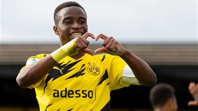 مهاجم بوروسيا دورتموند على رادار برشلونة .. تفاصيل