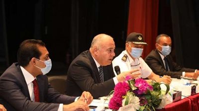 محافظ قنا يناقش الاشتراطات النهائية للمشروع السكني بمدينة الأمل بنجع حمادي