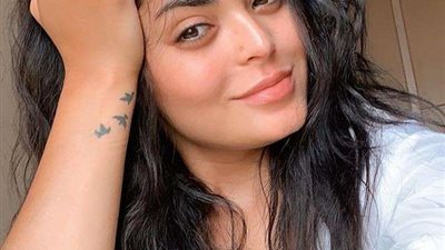 بإطلالة جذابة.. أسماء جلال تُبهر جمهورها