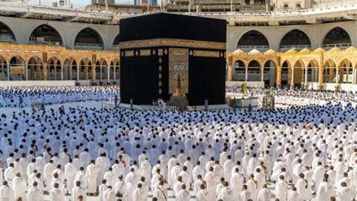 بعد ارتفاع الدولار.. أسعار العمرة الجديدة وتذاكر السفر