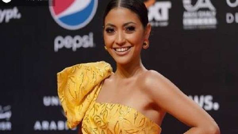الفنانة مي الغيطي