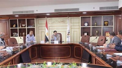 «حبش» يعقد اجتماعا لبحث وتنفيذ إجراءات مراجعة وتقييم الحالة الإنشائية لمباني وأسوار المدارس