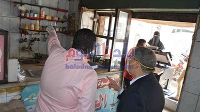 نائب محافظ المنيا يتابع الالتزام بالإجراءات الوقائية ويعاقب المخالفين