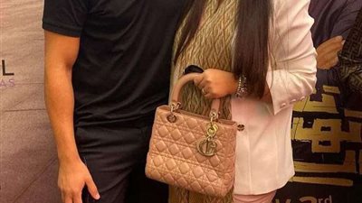 إيمي سمير غانم ترافق زوجها حسن الرداد في عرض فيلمه تحت تهديد السلاح