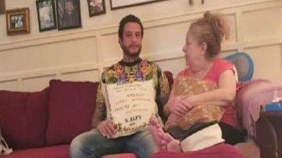 بصورة من دولاب الذكريات.. أحمد الفيشاوي يحتفل بعيد  ميلاد والدته (فيديو)