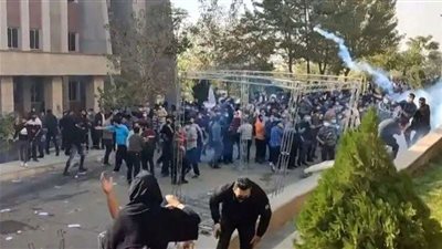 الربيع الإيراني يلتهب.. نيران الأمن تقتل 287 متظاهرا بينهم 46 طفلا بطهران