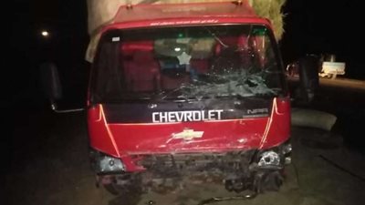 إصابة 4 أشخاص في حادث تصادم سيارات تريلا وربع نقل بالجيزة