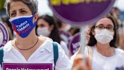 بعد حرق جثتها ..  تفاصيل مقتل فتاة على يد صديقها .. واشتعال تظاهرات المرأة في تركيا