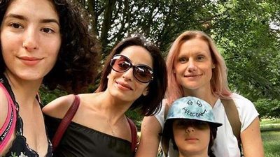 هند الحناوي تنشر لأول مرة صور زوجة أحمد الفيشاوي الألمانية وتكشف علاقتها بها