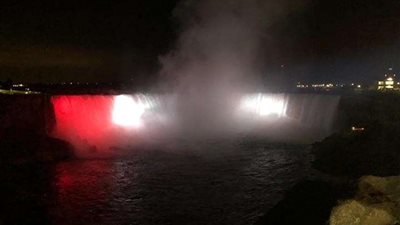 إضاءة شلالات نياجرا الكندية بألوان العلم المصري بمناسبة الاحتفال بثورة ٢٣ يوليو