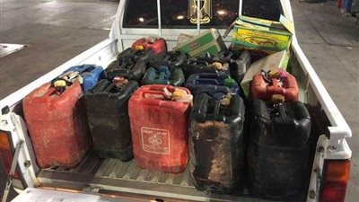 إحباط محاولة بيع  68 ألف لتر بنزين وسولار في السوق السوداء بالقاهرة