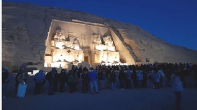 7 آلاف زائر يستقبلهم معبد رمسيس الثاني بأبوسمبل جنوب أسوان اليوم