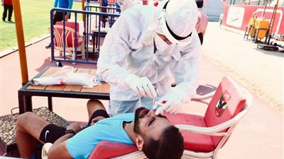 مسحة إجبارية للاعبي الأهلي قبل مواجهة سموحة