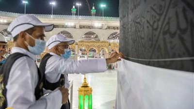 استبدال كسوة الكعبة المشرفة الخميس المقبل بمشاركة 160 متخصصاً
