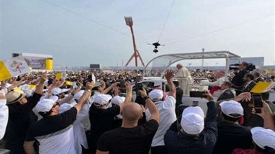 بابا الفاتيكان يدعو في البحرين الى نشر الاخوة بين البشر