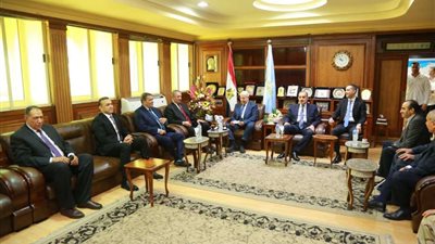 محافظ كفر الشيخ يستقبل المحافظين السابقين للمشاركة في الاحتفال بالعيد القومي