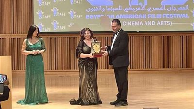 إلهام شاهين: 