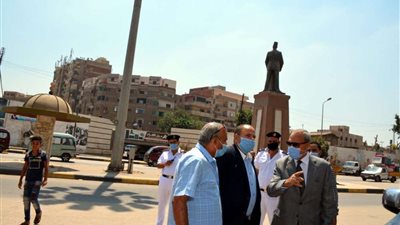 محافظ القليوبية يقود حملة لإزالة الباعة الجائلين والإشغالات بوسط البلد ببنها
