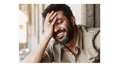 هو ممثل أصلا؟! محمد عز يرد على طرد عامل النظافة صاحب واقعة كشري التحرير