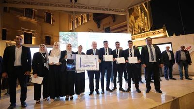 وزير التعليم العالي يُكرم الفرق الفائزة بهاكاثون الجامعات المصرية