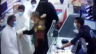 حقوق الإنسان بالكويت تصدر بيانًا ناريًا بشأن ضرب الشاب المصري