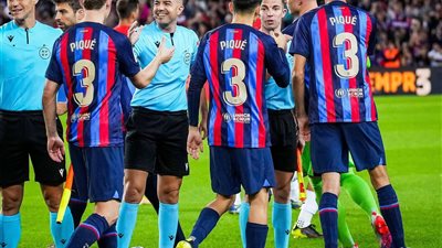 تعرف على طريقة وداع لاعبي برشلونة لبيكيه اليوم