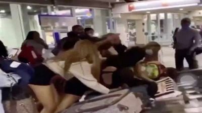 جار يعتدي بالضرب على ممثلة شهيرة ويتسبب في إصابتها (تفاصيل)